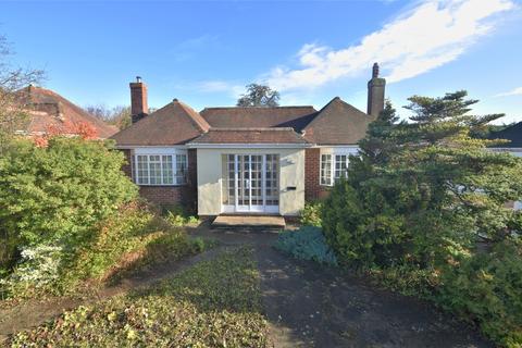 3 bedroom detached bungalow for sale - Galleywood Road, Chelmsford, Essex CM2 8BS