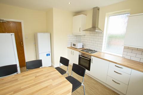 6 bedroom terraced house to rent, BILLS INCLUDED - Rokeby Gardens, Headingley, Leeds, LS6