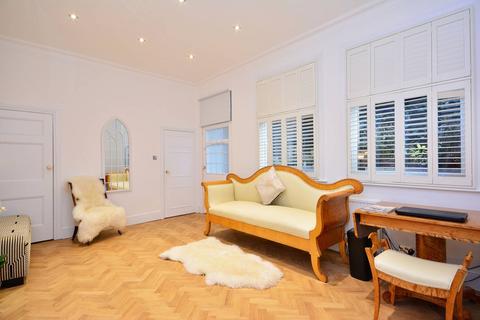 1 bedroom flat for sale, Altenburg Gardens, Clapham Junction, London, SW11