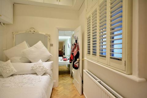 1 bedroom flat for sale, Altenburg Gardens, Clapham Junction, London, SW11
