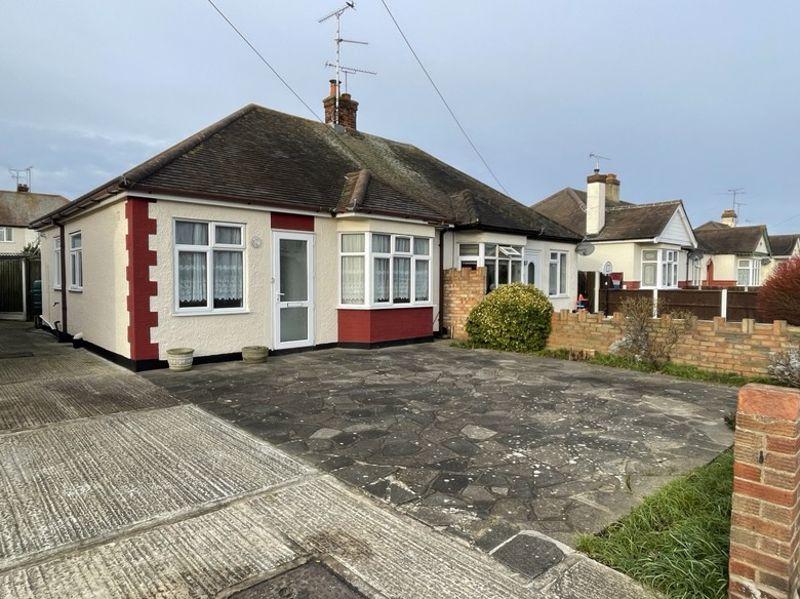 Thornford Gardens, SouthendOnSea 2 bed semidetached bungalow for