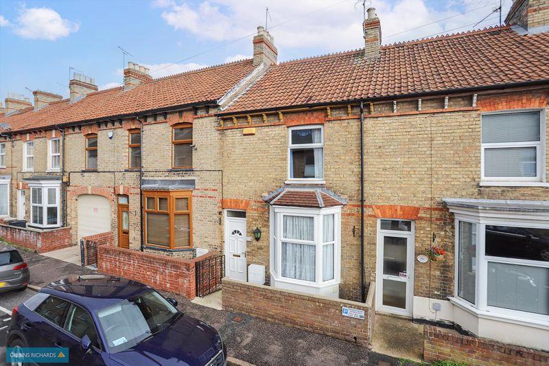 GRAYS ROAD 3 bed terraced house for sale £200,000