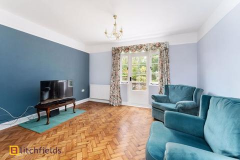 34 Wordsworth Walk, London, NW11 6AU