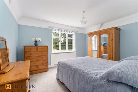 34 Wordsworth Walk, London, NW11 6AU