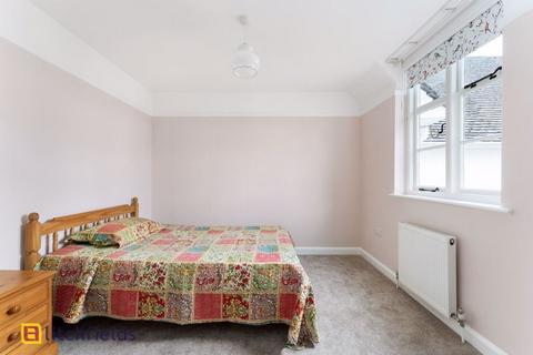 34 Wordsworth Walk, London, NW11 6AU