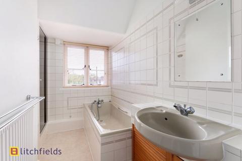 34 Wordsworth Walk, London, NW11 6AU