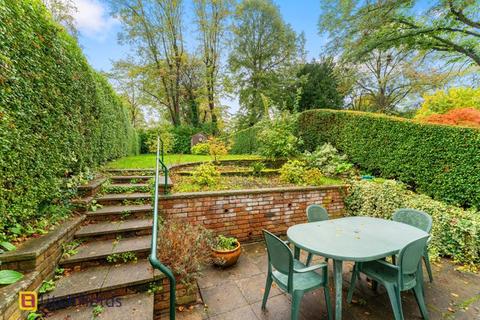34 Wordsworth Walk, London, NW11 6AU