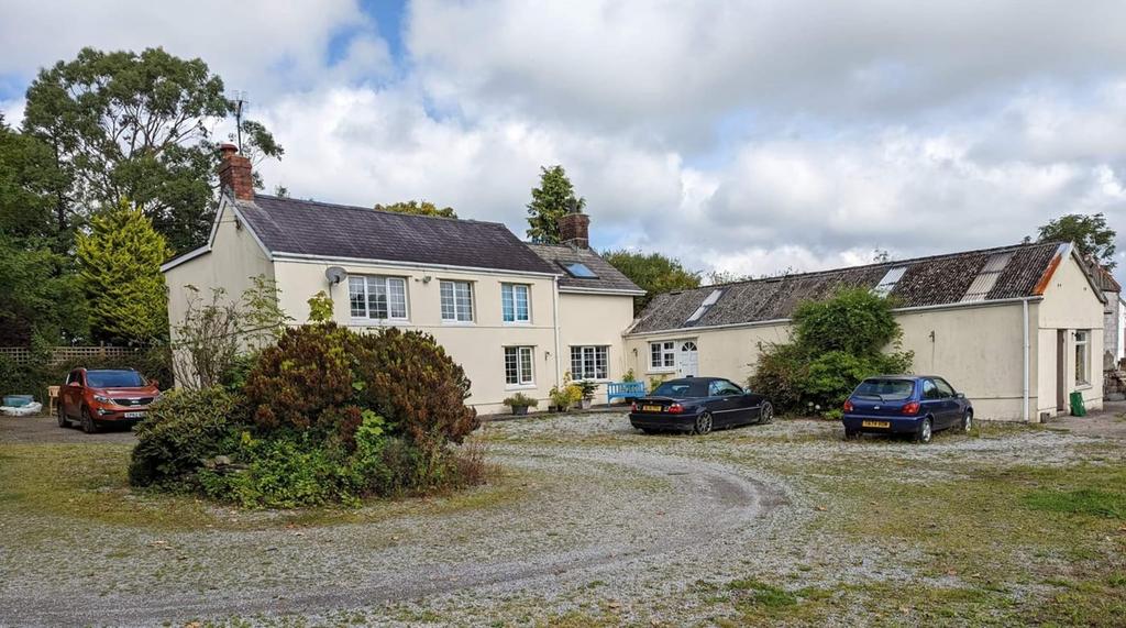 Rhos, Llandysul, SA44 4 bed property with land for sale £539,000