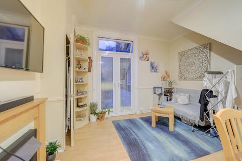 2 bedroom flat for sale - Nelgarde Road, Catford, London, SE6