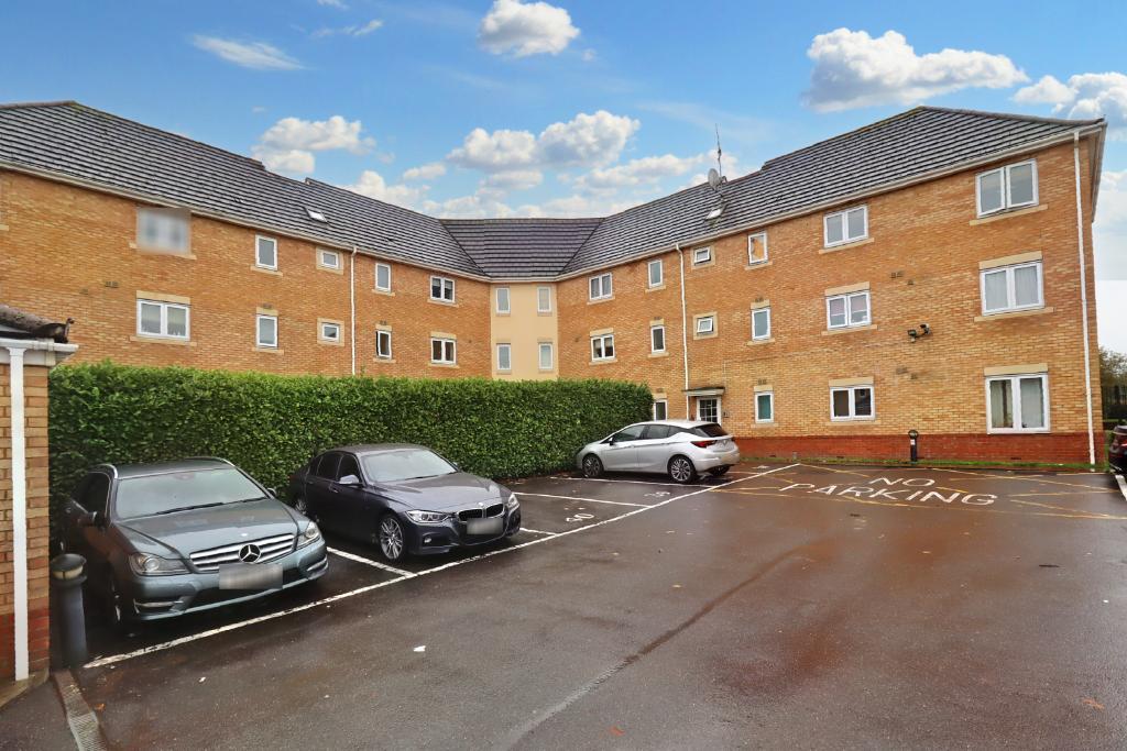 Close, Leagrave, Luton, Bedfordshire, LU4 9GL 2 bed apartment