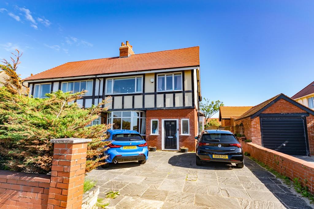 Highbury Road West, Lytham St Annes, FY8 4 bed semidetached house £