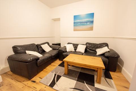 4 bedroom house to rent, Western Street, Sandfields, Swansea