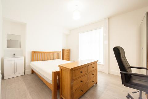 4 bedroom house to rent, Western Street, Sandfields, Swansea