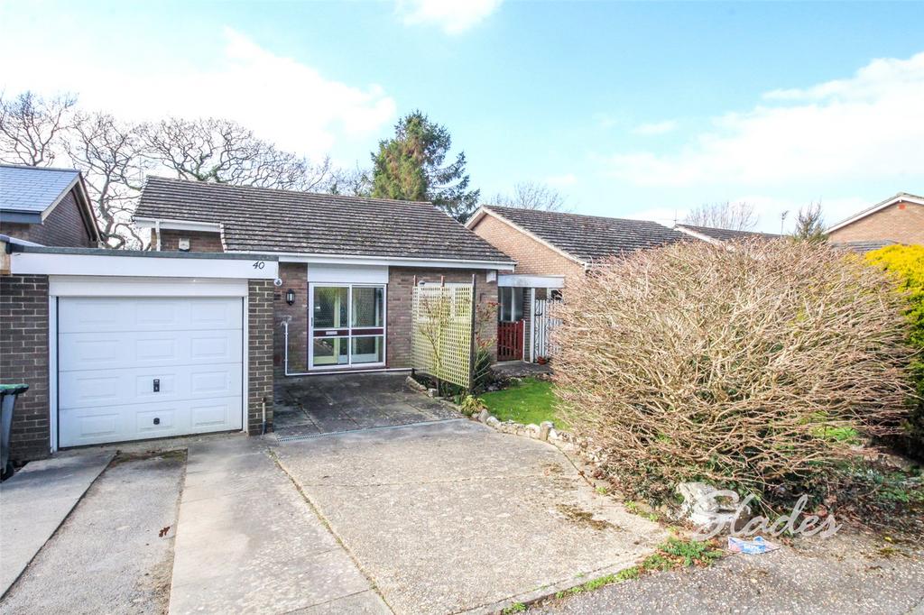 Manning Avenue, Highcliffe, Dorset, BH23 2 bed link detached house £
