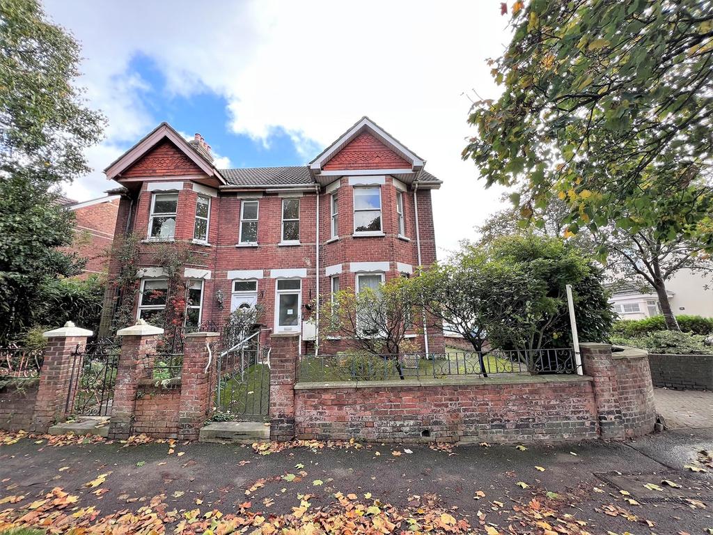 Garland Road, Poole, BH15 2 bed flat £175,000