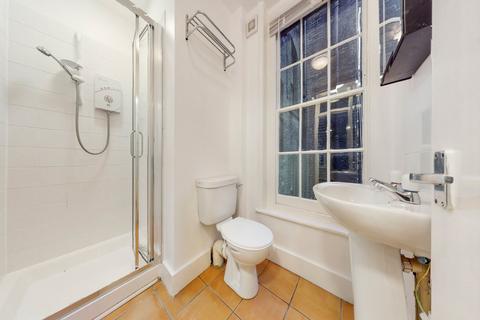 Studio to rent, Ingestre Place, W1F