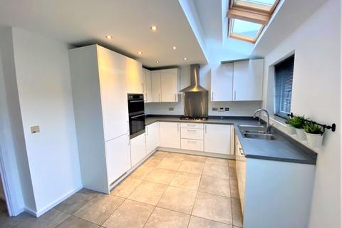 3 bedroom semi-detached house to rent - Bugle Close, Salford