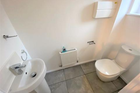 3 bedroom semi-detached house to rent - Bugle Close, Salford