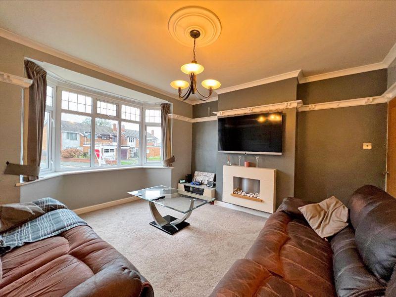 Oak Hill, FINCHFIELD 3 bed semidetached house for sale £259,995