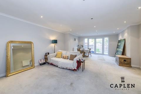 3 bedroom terraced house for sale - Andrews Close, Buckhurst Hill