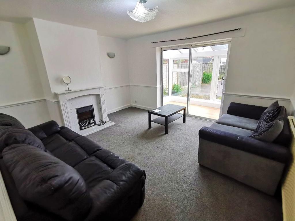 Wilbraham Road, Manchester, M14 7EW 4 bed semidetached house £1,495