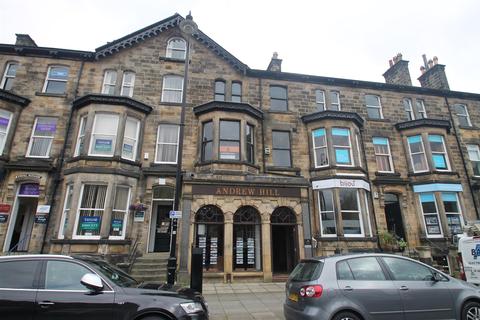 Property to rent - Princes Square, Harrogate