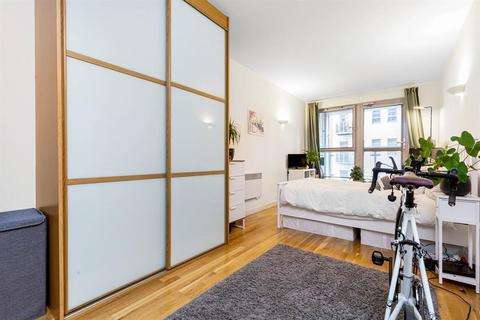 2 bedroom apartment to rent - Southgate Road, N1