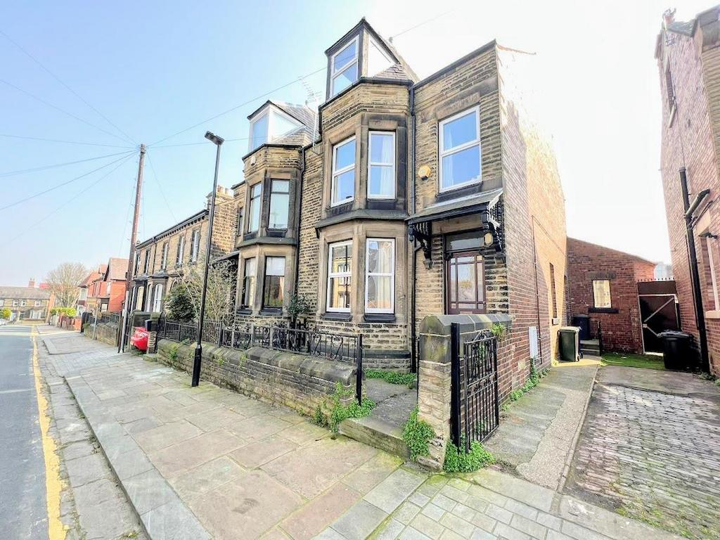 Victoria Street, Barnsley 4 bed semidetached house £250,000