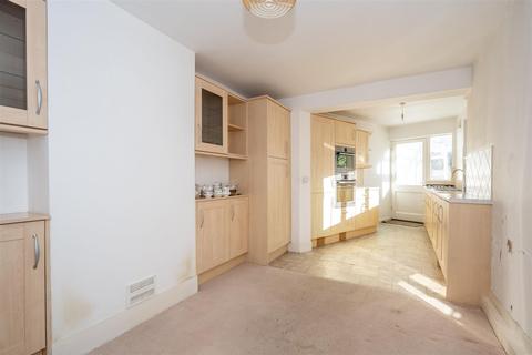 7 Dennis Road, East Molesey, KT8 9EE