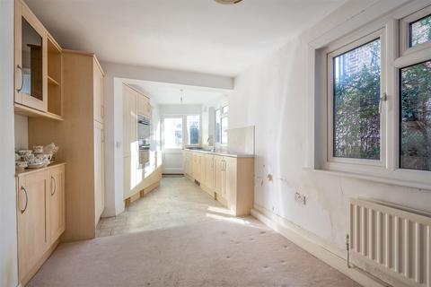 7 Dennis Road, East Molesey, KT8 9EE