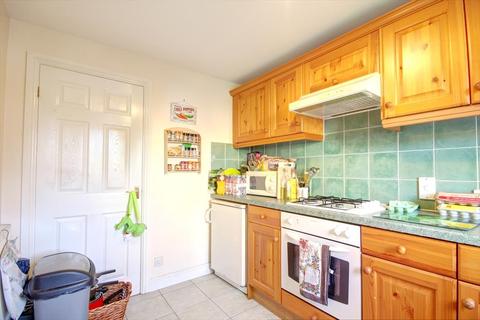 3 bedroom semi-detached house for sale - Clarks Hill Rise, Evesham