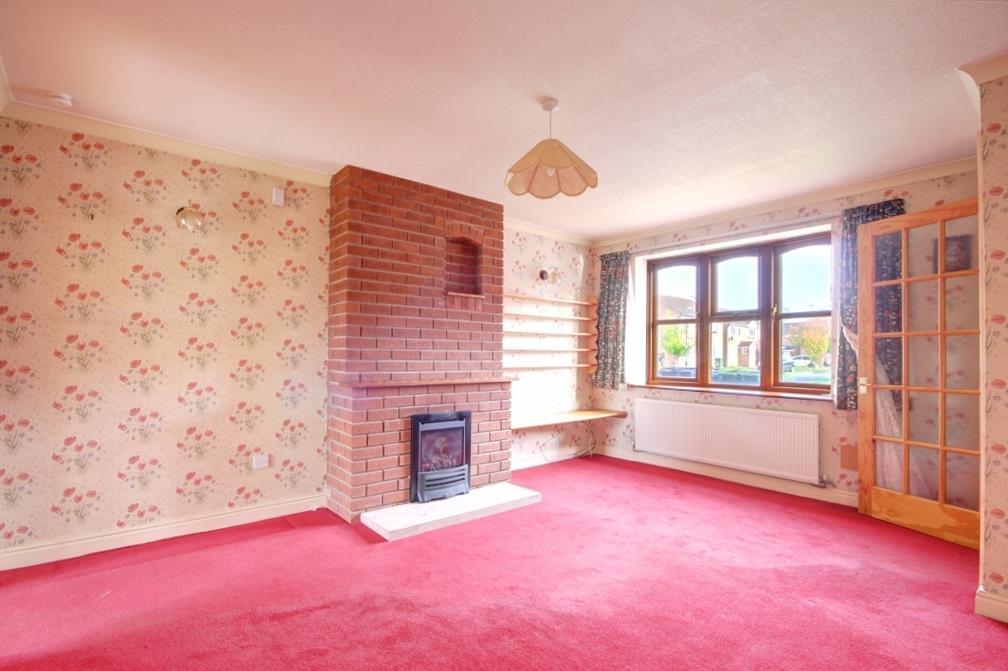 hazel-avenue-evesham-3-bed-link-detached-house-265-000