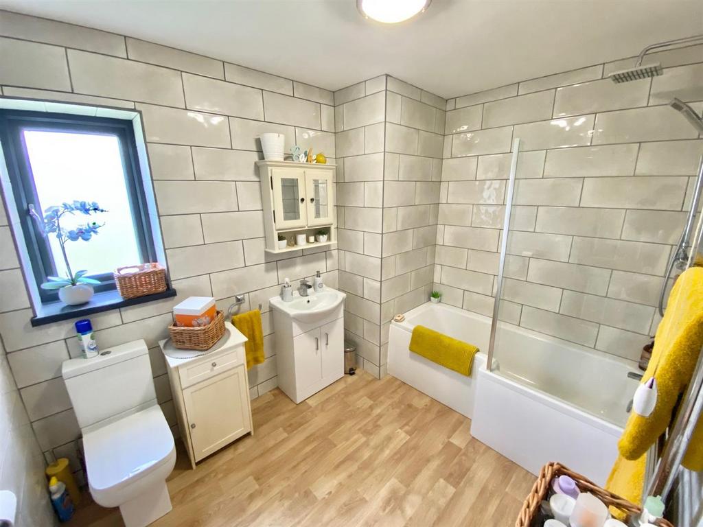 Ground Floor Bathroom: