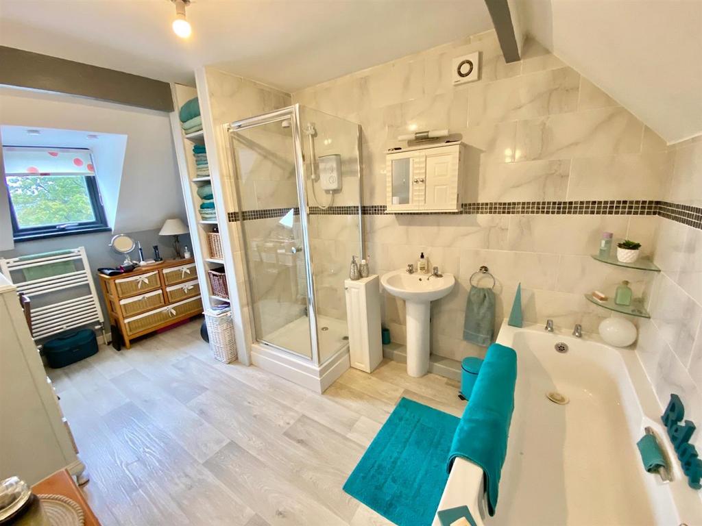 En-Suite Bathroom: