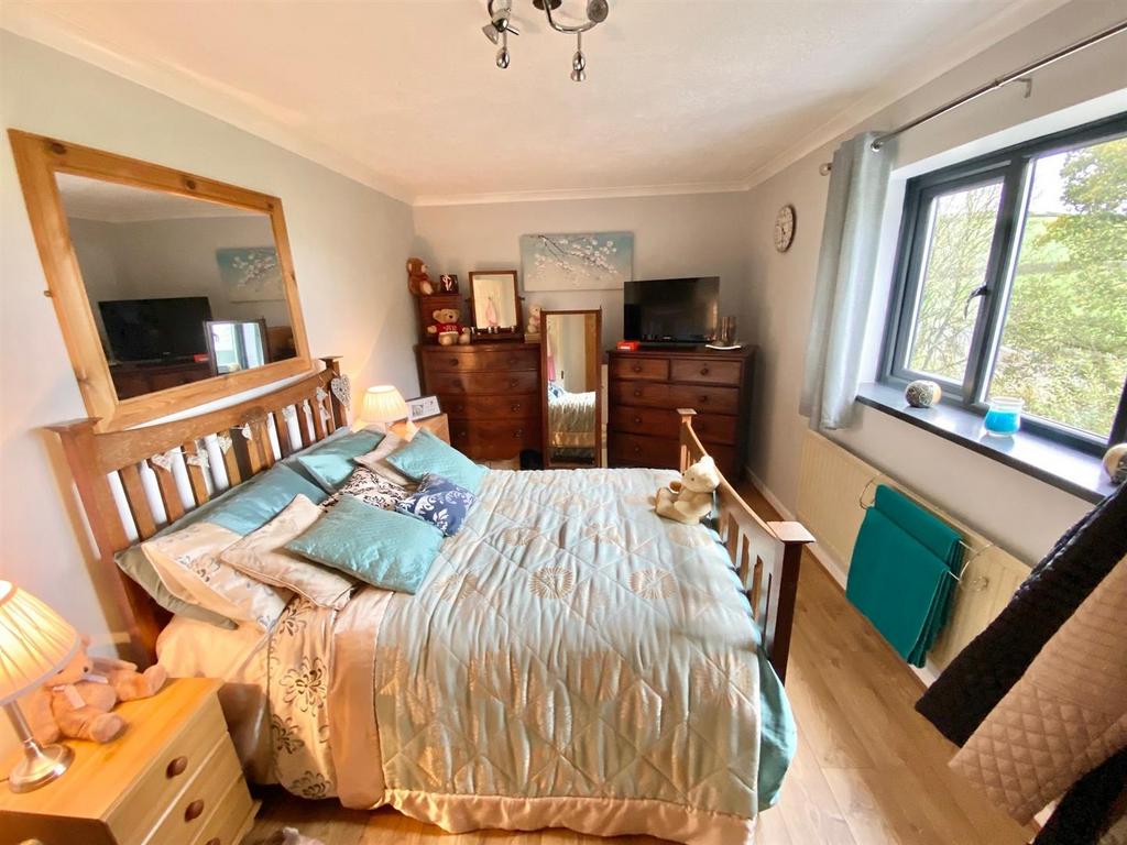 Bedroom 2: