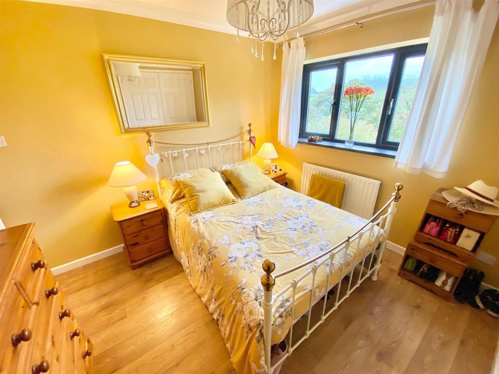 Bedroom 3: