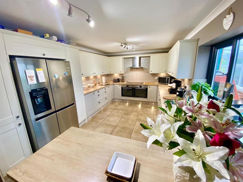 Kitchen: