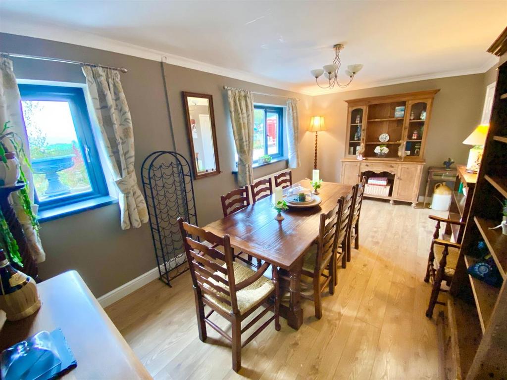 Dining Room: