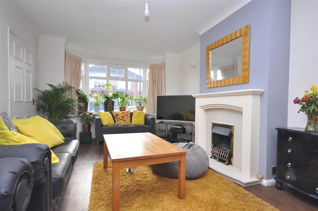 Eastholme Drive, York 3 bed semidetached house £1,250 pcm (£288 pw)