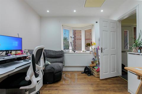 4 bedroom detached house for sale - Lavender Drive, Southminster