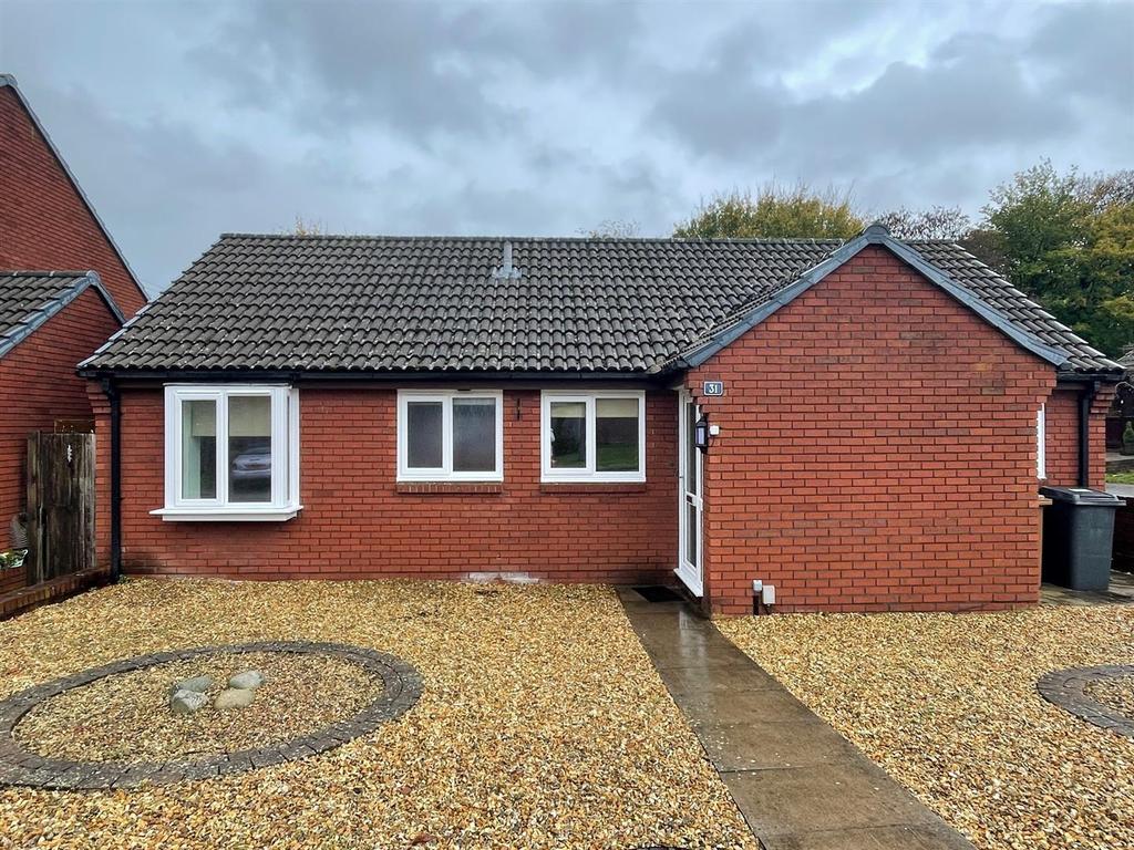Rectory Place, Weyhill, Andover... 3 bed detached bungalow £1,300 pcm