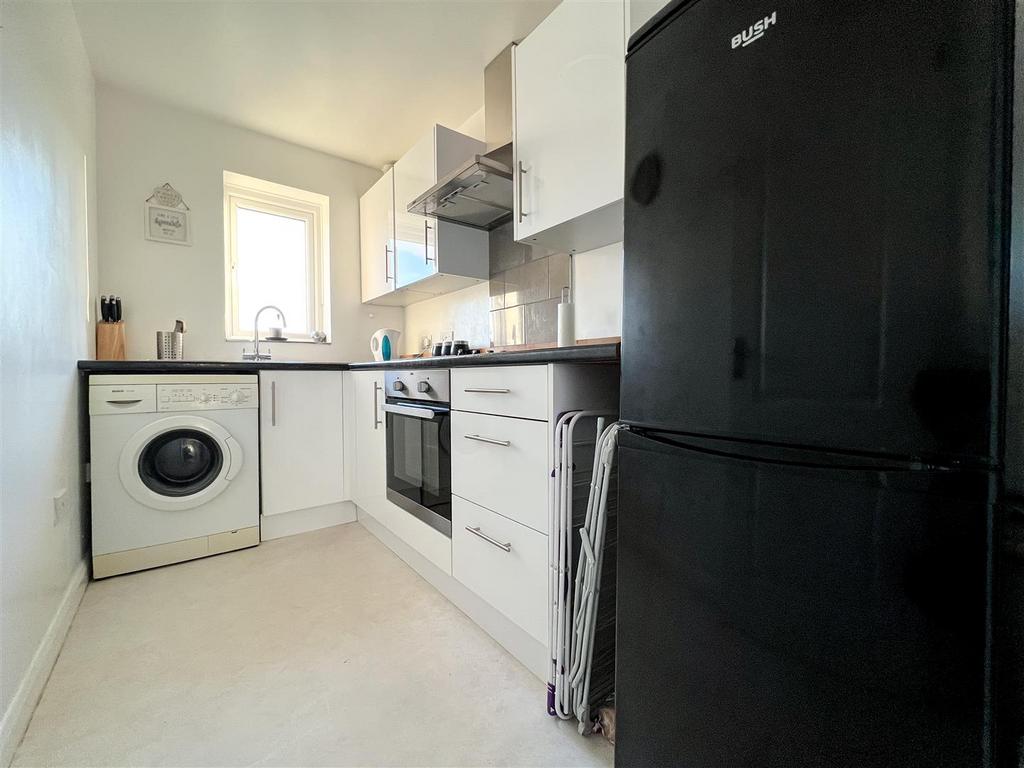 Hawkwell, Portchester, Fareham 1 bed flat £170,000