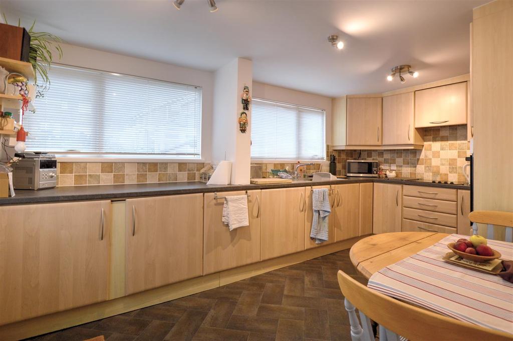 Breakfasting kitchen