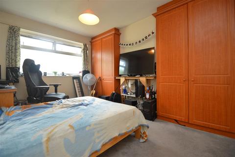 3 bedroom semi-detached house for sale, Torquay Gardens, Redbridge, IG4 5PT