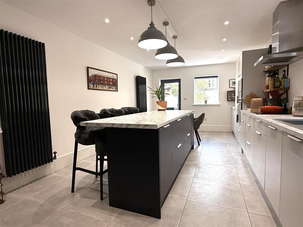 Dining kitchen