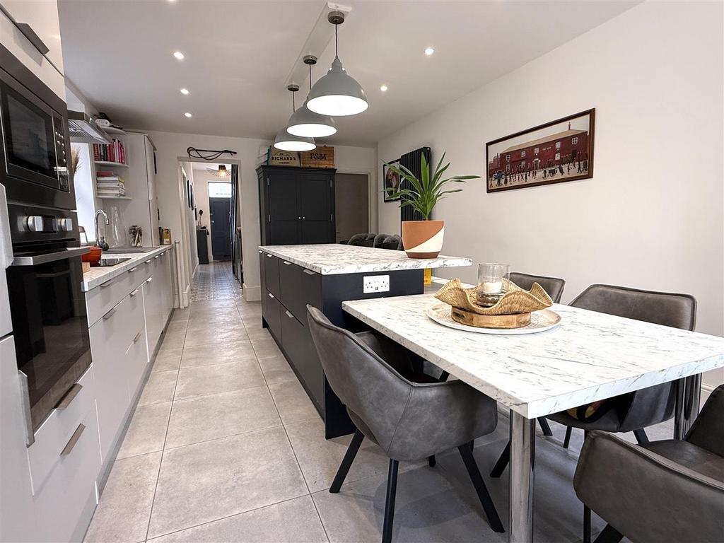 Dining kitchen