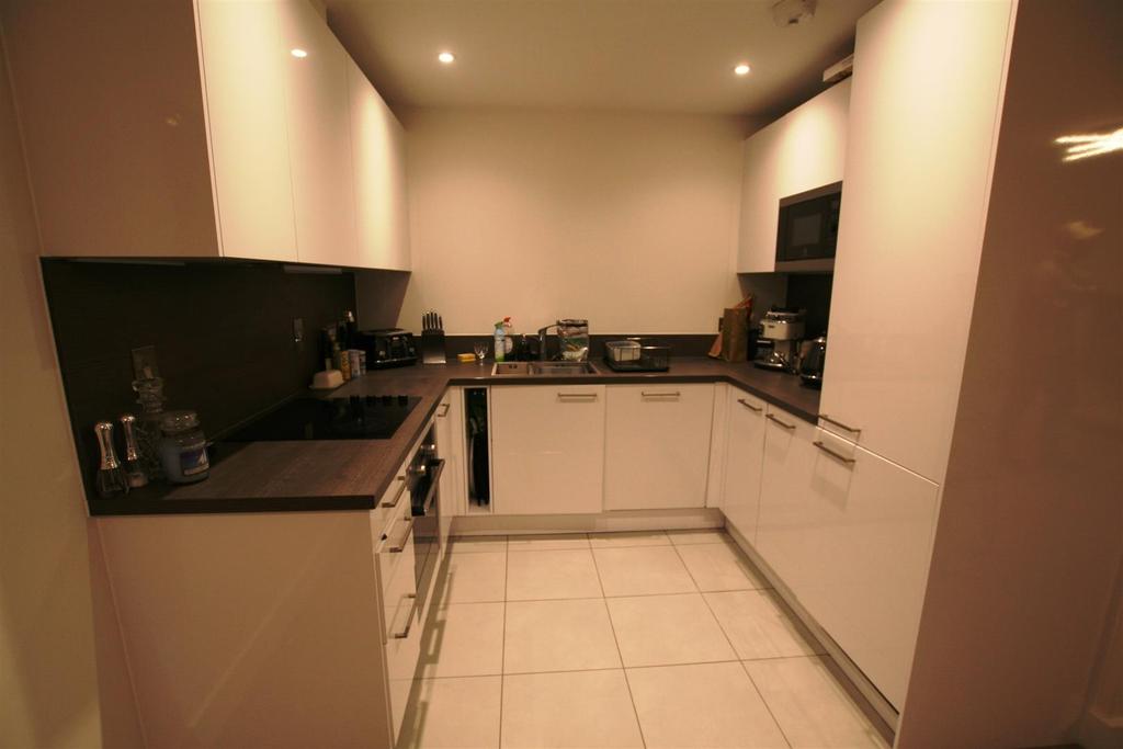 Austincourt,22kitchen.JPG