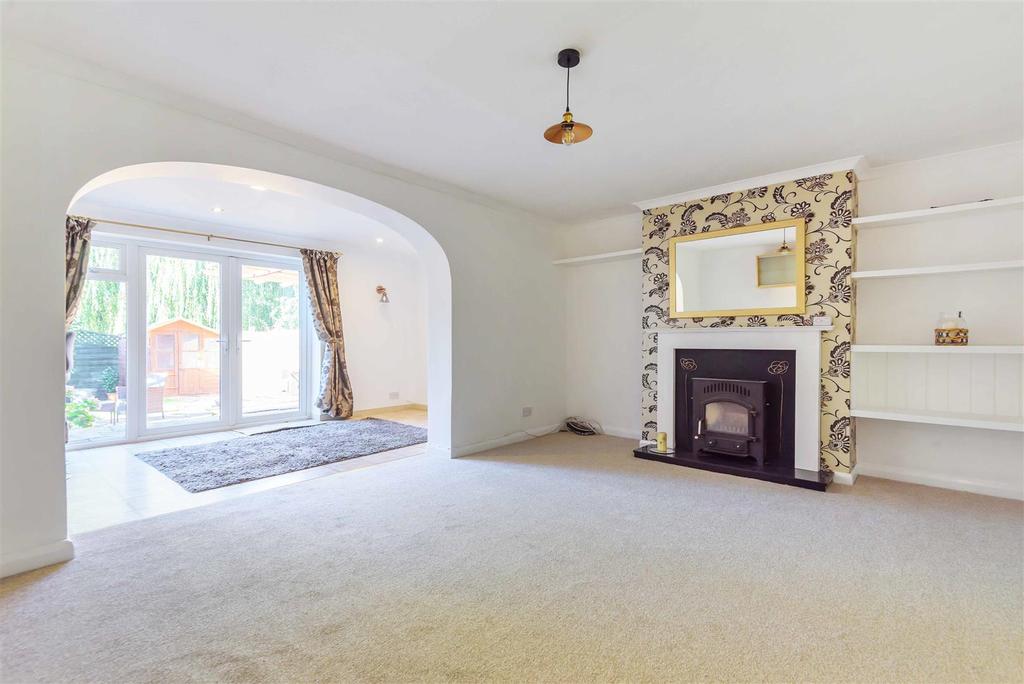 Giffard Drive, Farnborough 3 bed semidetached house £450,000