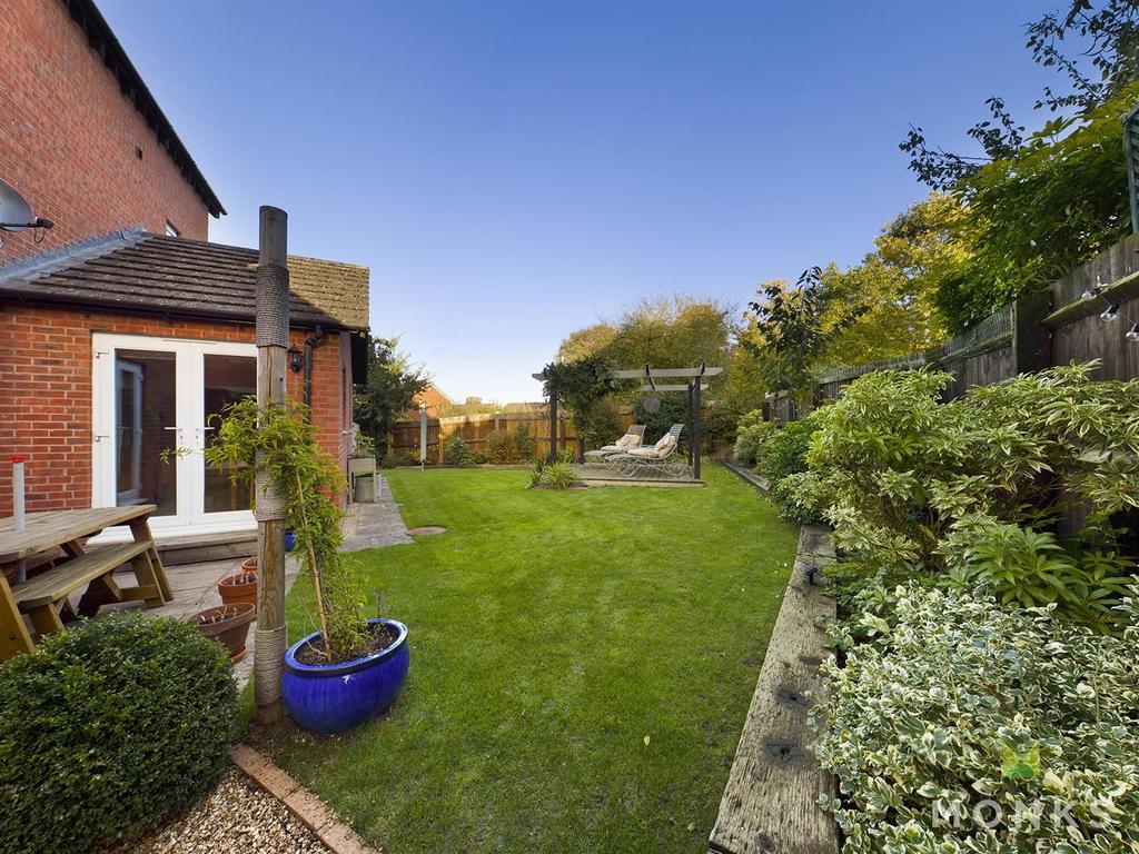 Middleton Road, Oswestry 5 bed detached house for sale £382,000