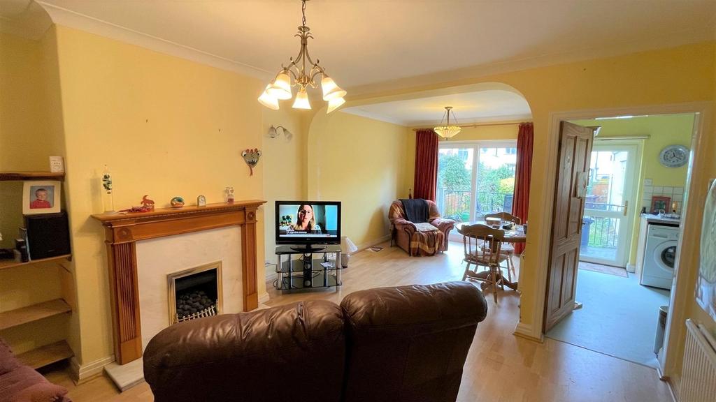 Trafford Park, Penrhyn Bay, Llandudno 2 bed semidetached house £230,000